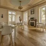 Chateau De Saint Mayeul 3*
