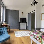 Konukevi Chateau De Saint Mayeul 3*