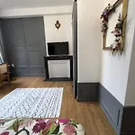 Chateau De Saint Mayeul 3*
