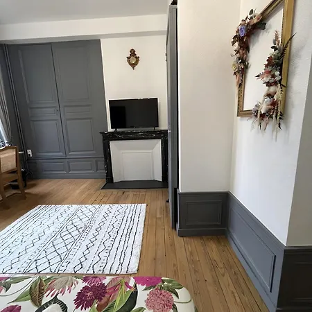 Chateau De Saint Mayeul 3*